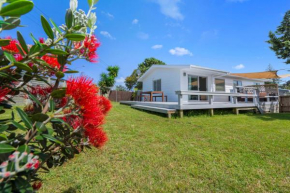 Pohutukawa Breeze - Papamoa Beach Holiday Home